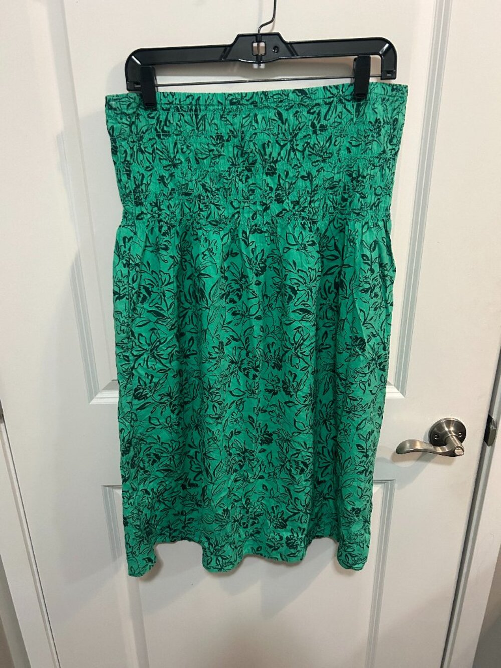 Isabel Green Floral Smocked Midi Skirt NWOT Size M Stretch Cottagecore Boho